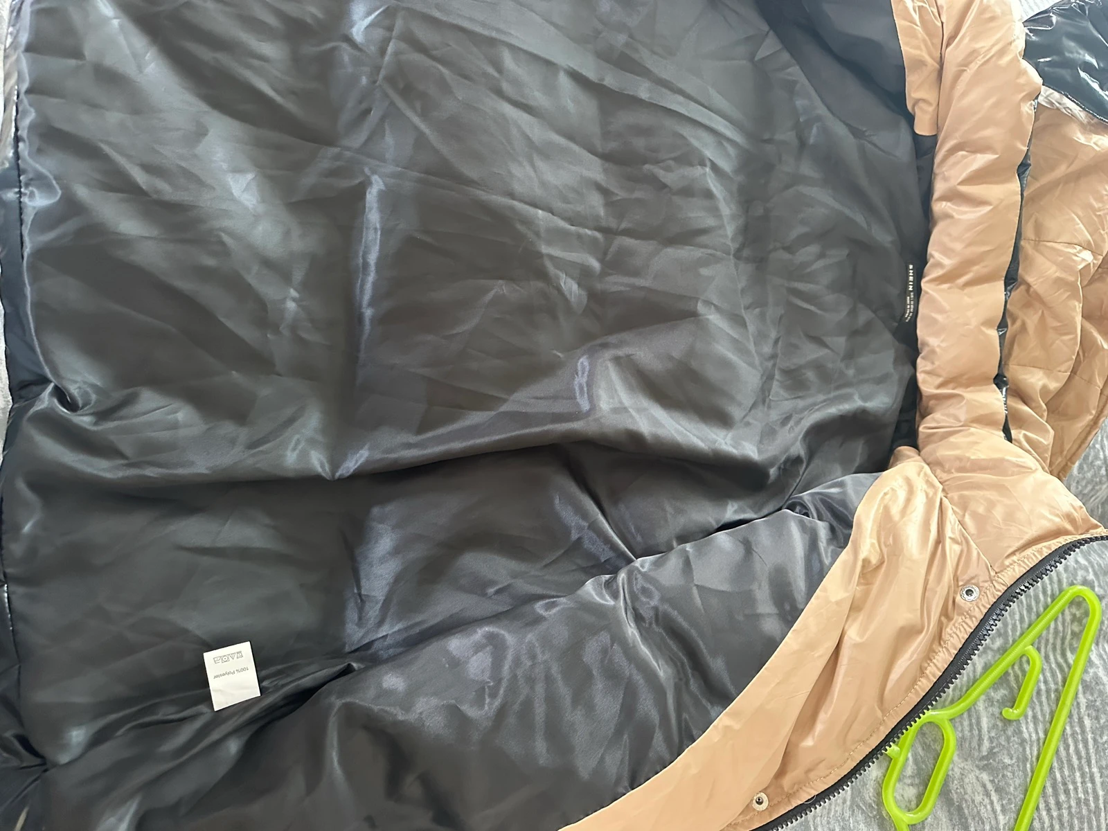 Glanzende zwarte en beige donsjack - Maat L (40/42) – photo 7